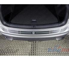 Volkswagen Tiguan 2017- Накладка на задний бампер (лист шлифованный логотип VW) ( шт ) Артикул: VWTIG17-43