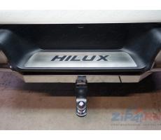 Toyota Hilux 2015- Накладка на задний бампер (лист шлифованный надпись HILUX) ( шт ) Артикул: TOYHILUX15-27